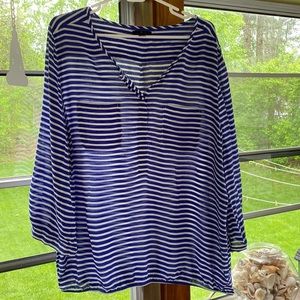 Gently worn blue white stripe top. Elastic at the bottom 3/4 sleeve